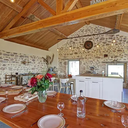 Maison Renovee, Piscine Privee - 18 Pers. *