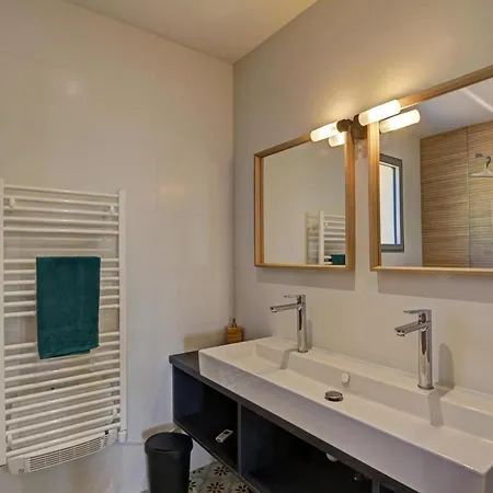 Maison Renovee, Piscine Privee - 18 Pers. *